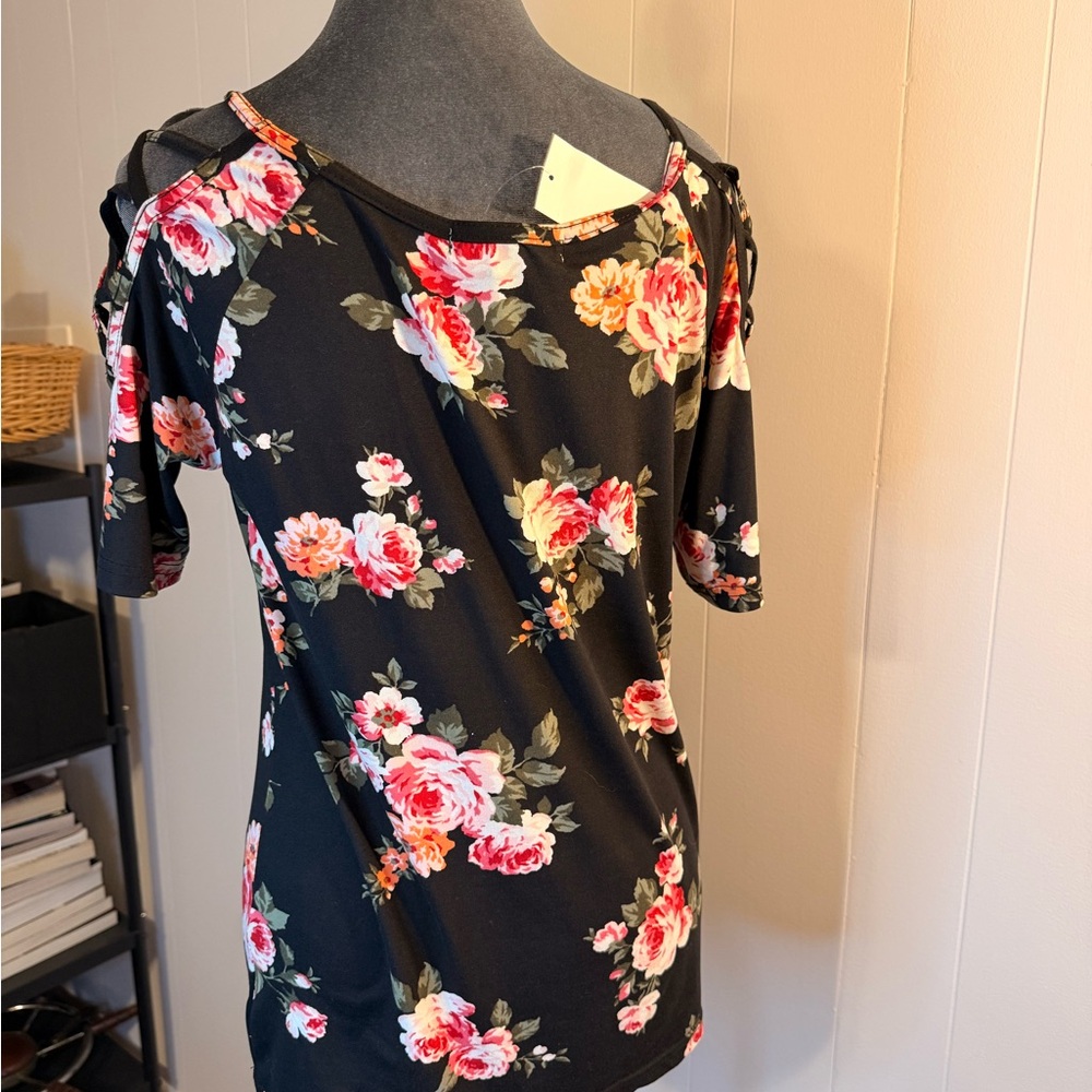 Eye candy Sz xl open shoulder top nwt